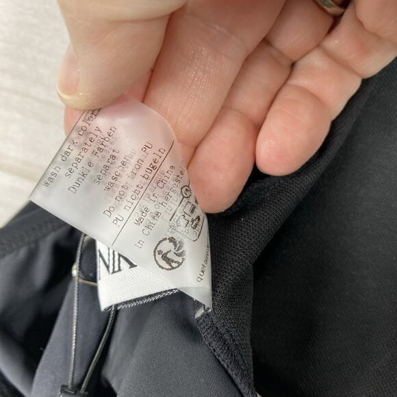 Hanna Nikole Swimsuit Top 1 Piece Top Only 22W Black Ruffle Off Shoulder NWT - Picture 6 of 8